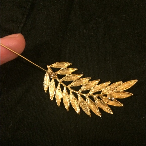 Golden Leaf Brooch - Picture 2 of 4